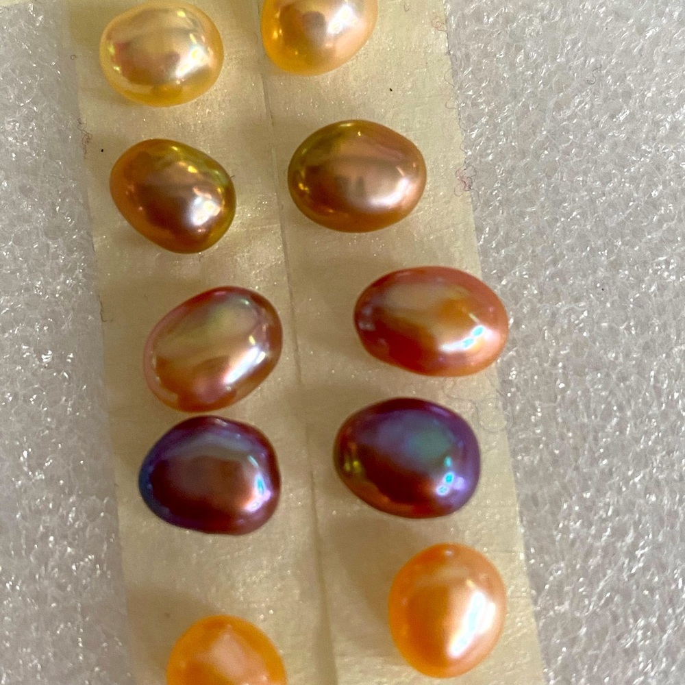 Solid 18k rare keshi pearl earring 6mm
